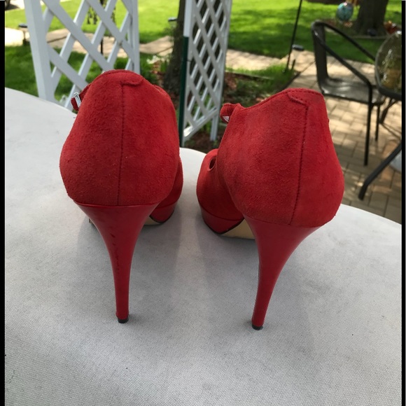 Vince Camuto red suede heels. - Picture 3 of 9